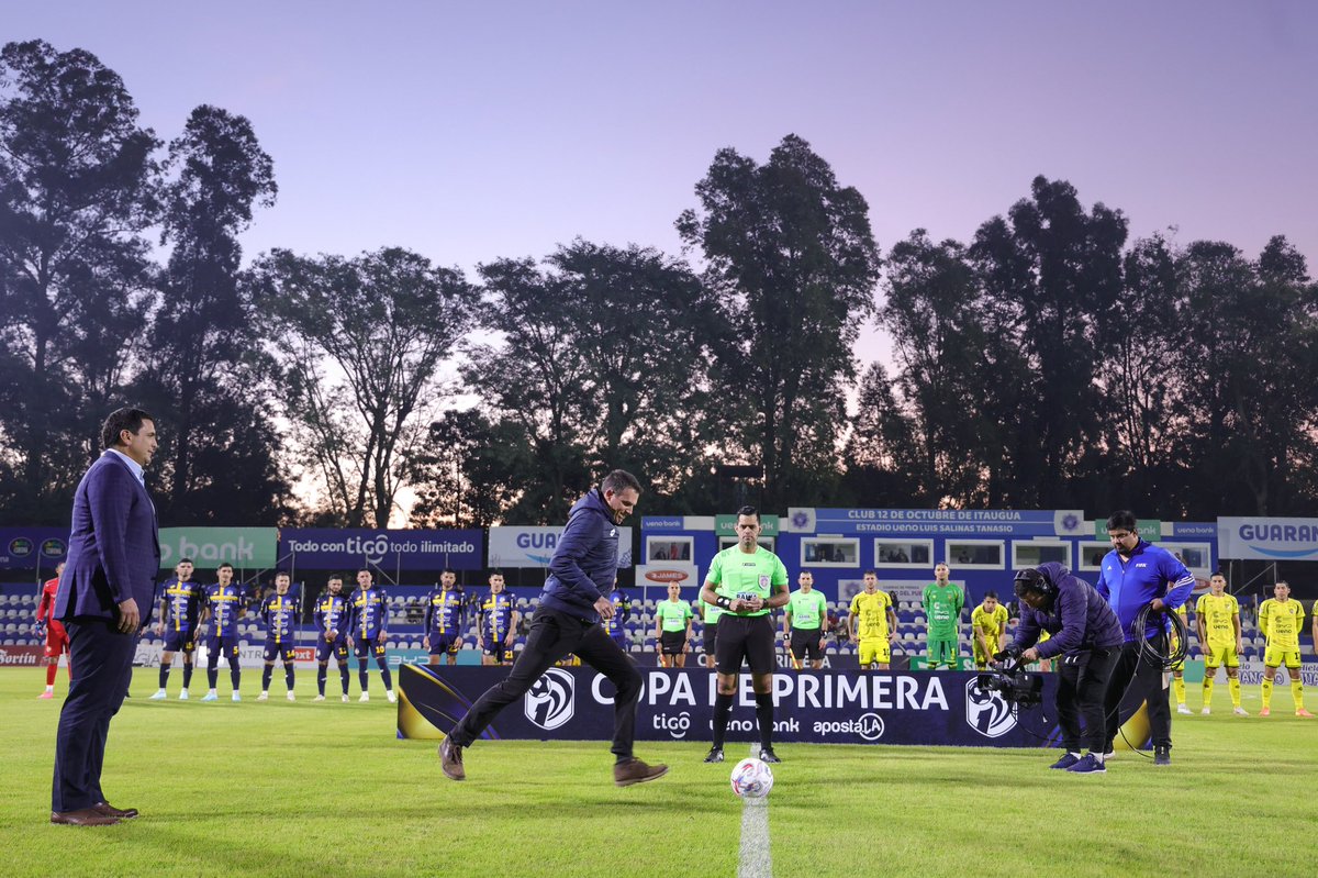 Oficialmente en marcha 💪⚽

📷 Con la presencia del presidente de la <a href="/APFOficial/">APF</a>, Robert Harrison (<a href="/RHarrisonP/">Robert Harrison P.</a>), se llevó a cabo el tradicional puntapié inicial que da inicio al Torneo #ClausuraAPF2025 🇵🇾 denominado “90 años del Club Sportivo Trinidense”.

¡Comenzaron las