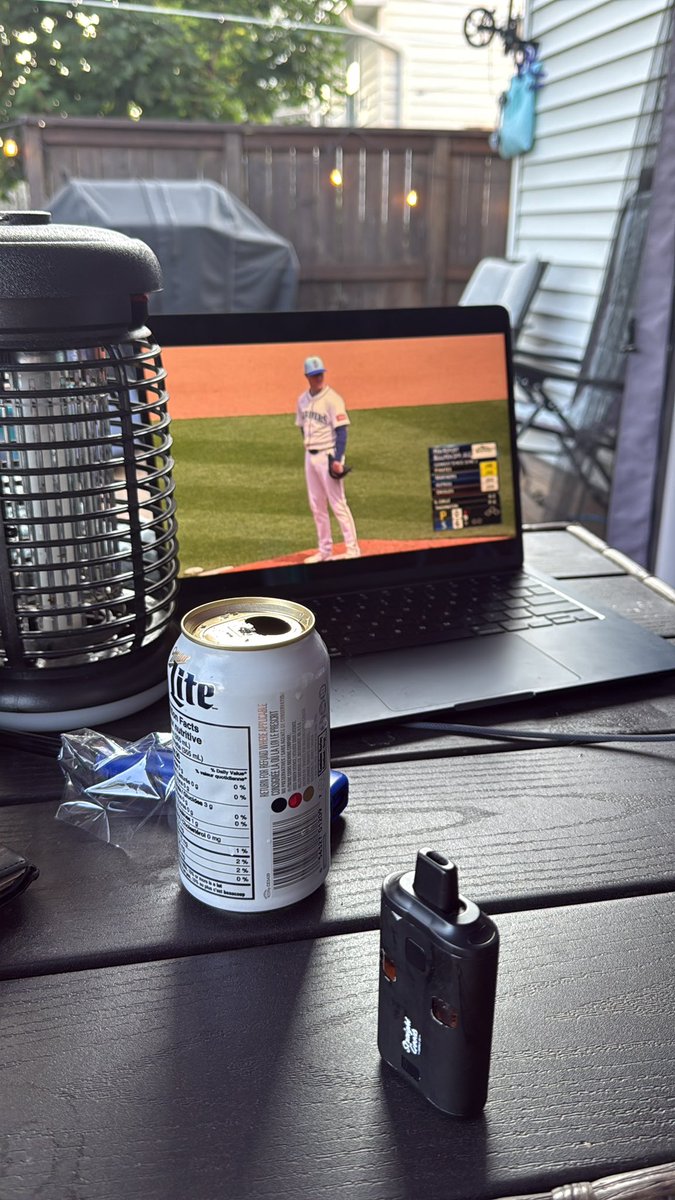 mayordegen's tweet image. Ball, beers and blow. No place I’d rather be #Fundamentals