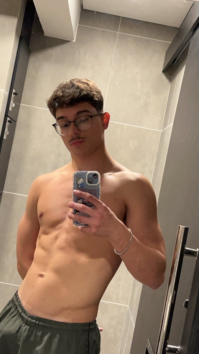 treino de peito com a companhia da hello kitty