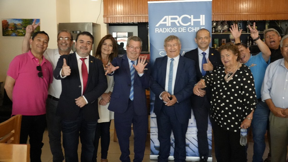 Ha partido DON Pato Concha. Hombre emblemático de radio en #Antofagasta.
Hace unos meses ARCHI reconoció sus más de 60 años como técnico, distinción que recibió con felicidad y humildad en un grato momento con quienes éramos sus colegas.
Buen viaje don Patricio Concha Q.E.P.D.