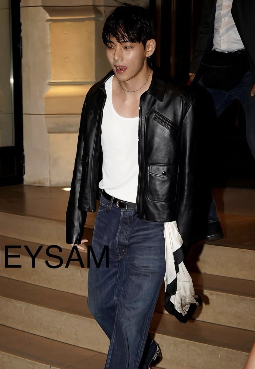 BTSVChartData's tweet photo. WELCOME TO PARIS MONSIEUR TAEHYUNG KIM

KIM TAEHYUNG IS COMING
#TaehyungInParis
#CelineBoyV https://t.co/46QRF8Z1ZJ