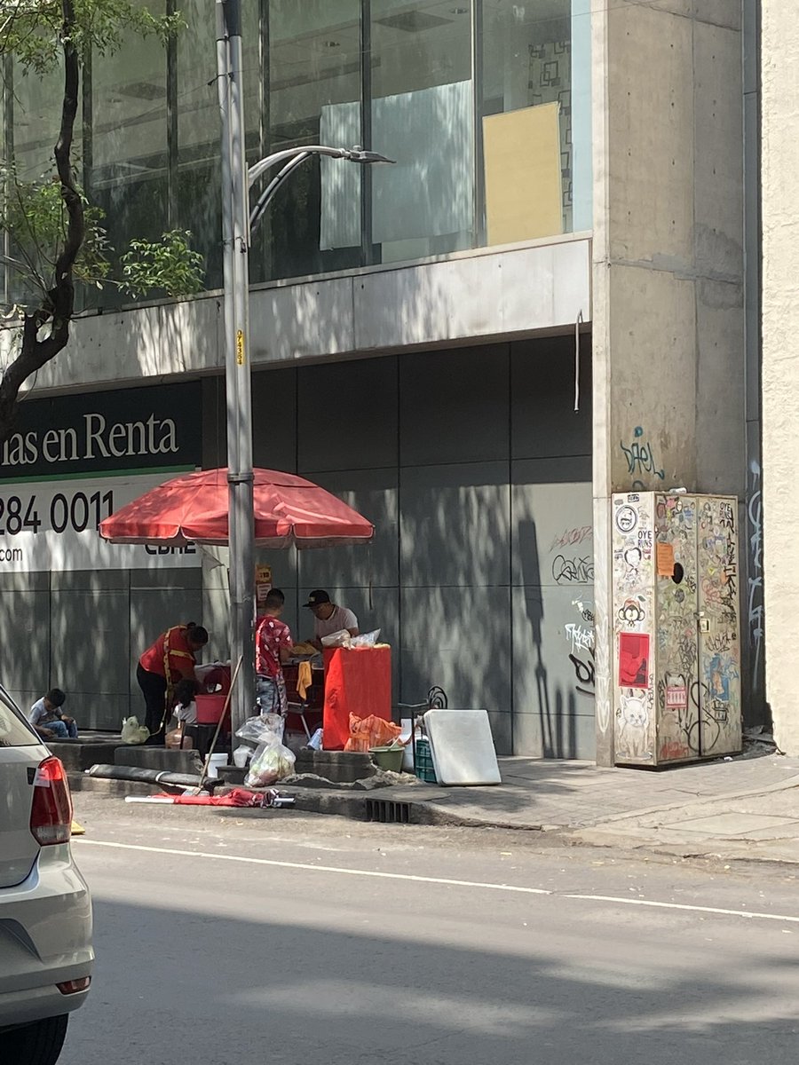 Tenemos años aguantando esta corrupción en la <a href="/AlcCuauhtemocMx/">Alcaldía Cuauhtémoc</a>  esperemos que en esta administración se ponga  orden ¡¡ basta de tanta basura y corrupción.