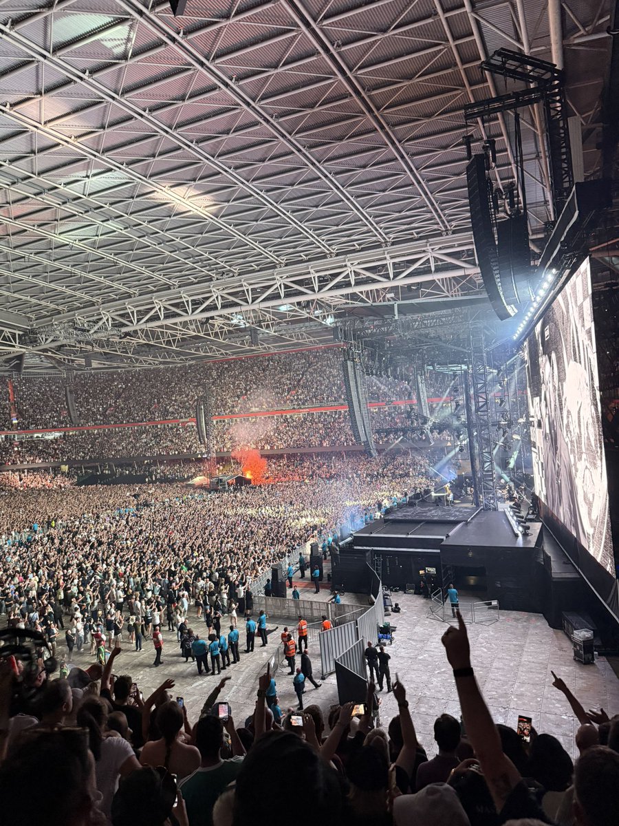 May never emotionally recover from how good Oasis were tonight, what a privilege.

Word of advice to whoever’s going, in the immortal words of Neil Warnock, enjoy it by being fucking disciplined. I saw about 15-20 people being stretchered out the place. Stay hydrated.