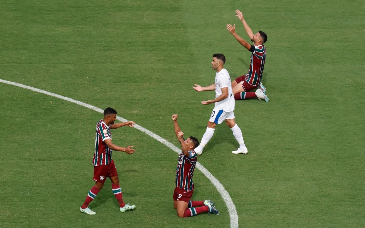حرام عليك يا حكم توه ما مسك كوره