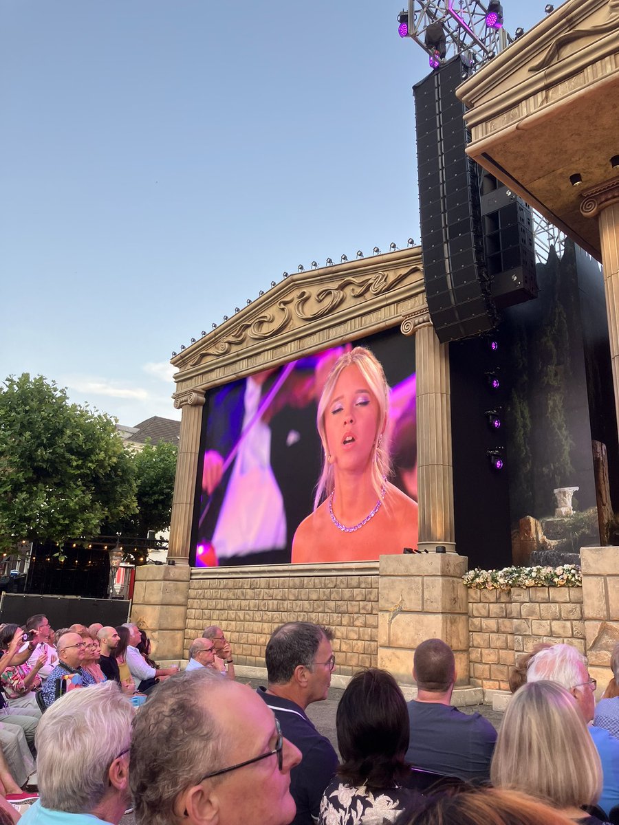 The second of 12 concerts is a wrap! With André Rieu on stage is a #miracle! 

#theearthsong #michaeljackson #voila #magic