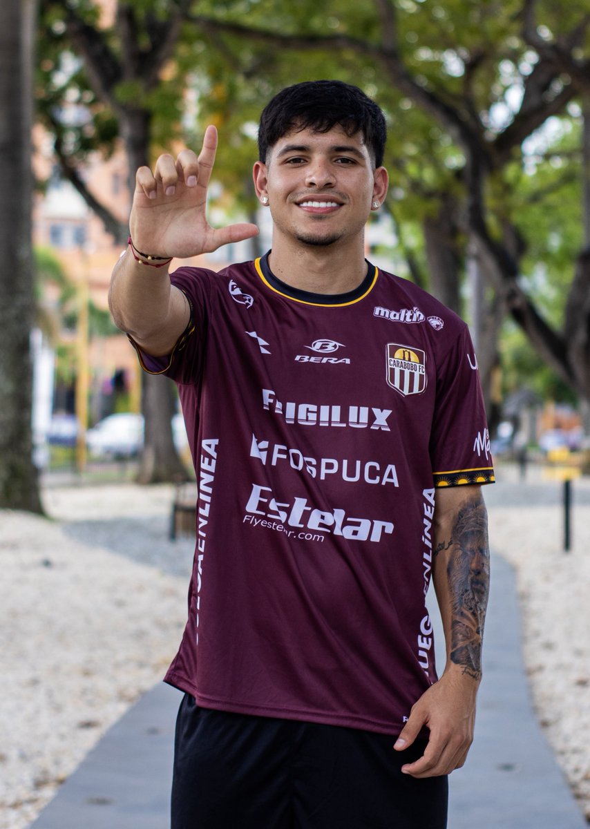 OFICIAL: El volante ofensivo Angelo Lucena fue presentado como nuevo jugador del Carabobo FC.

Su último equipo fue Metropolitanos FC.
