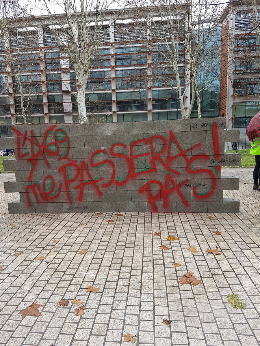 HeleneCabanes's tweet image. Retrouvons-nous demain pour la vie de château 🙂 Que cette lutte est belle et joyeuse ! #NoMacadam Stop #A69 !
