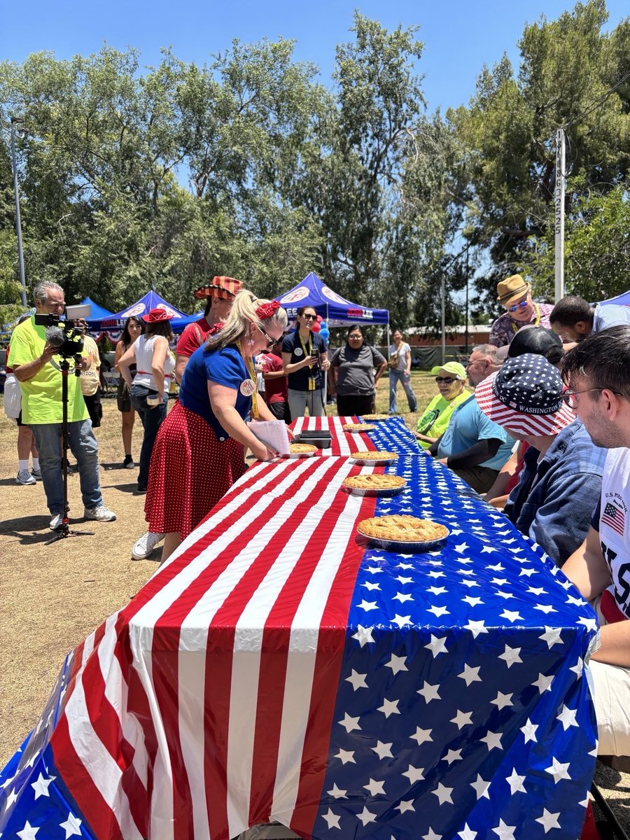 gtwhitesides's tweet image. Had a great time at the All-American Granada Hills Picnic! An afternoon filled with barbershop tunes, pie-eating contests, and real hometown spirit. Grateful to celebrate alongside Honorary Mayor Ciccarelli, Assemblywoman Schiavo, and all the families who came out to share in the…