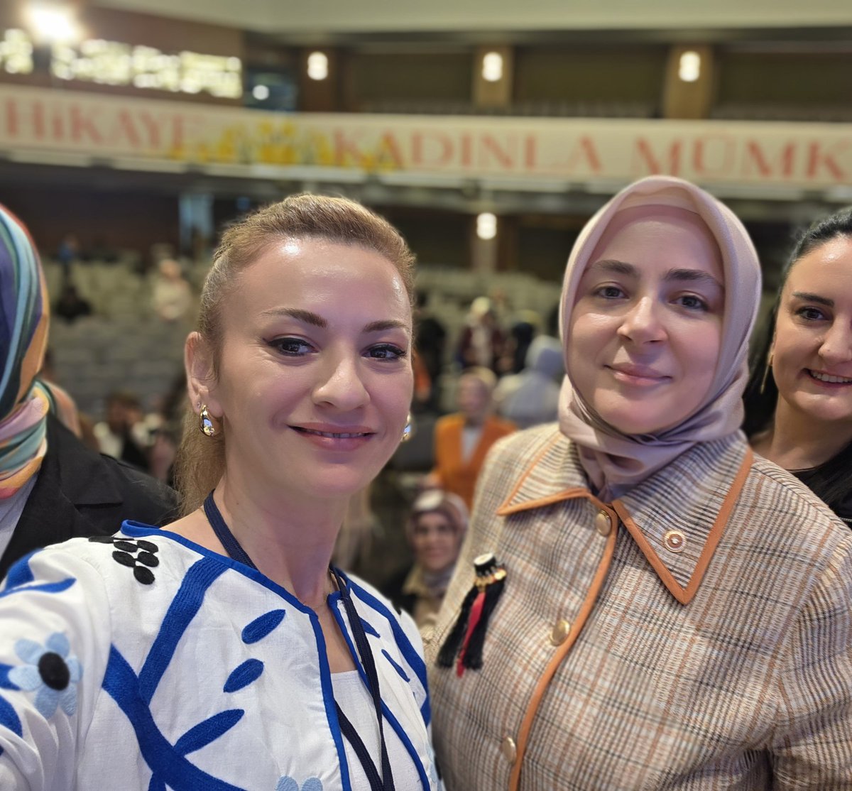 Nagehan Cngz78 🇹🇷 (@nagehanc78) on Twitter photo 📍Kızılcahamam
“Bu Hikaye Kadınla Mümkün"🌹
Genel Merkez Kadın Kolları Başkanımız <a href="/tugbaisikercan/">Tuğba IŞIK ERCAN</a> 📍Kızılcahamam
“Bu Hikaye Kadınla Mümkün"🌹
Genel Merkez Kadın Kolları Başkanımız <a href="/tugbaisikercan/">Tuğba IŞIK ERCAN</a>