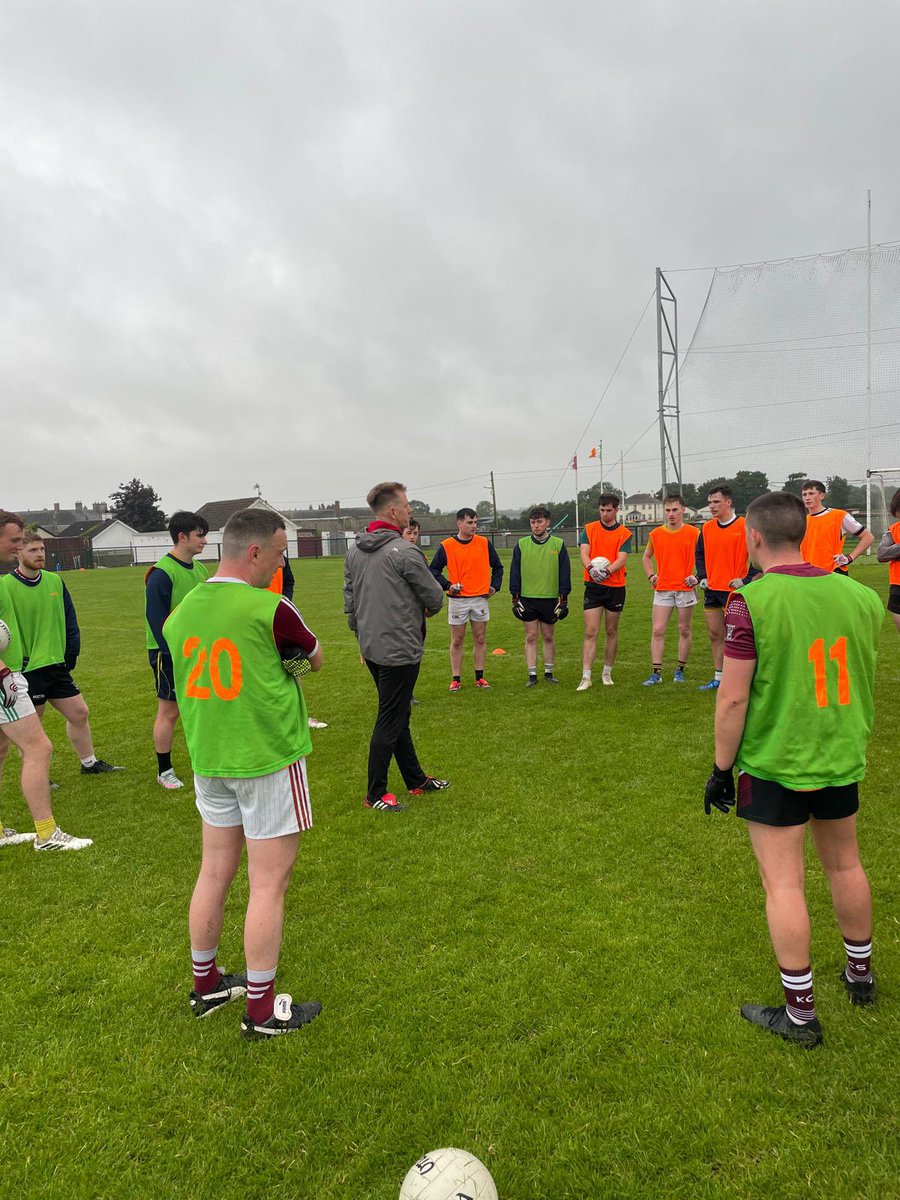 scourtney371's tweet photo. Delighted to do a session for @DaingeanGAA tonight. A club on the up with great people and great facilities. The best of the @officialgaa. https://t.co/UmH5r7Pqaf