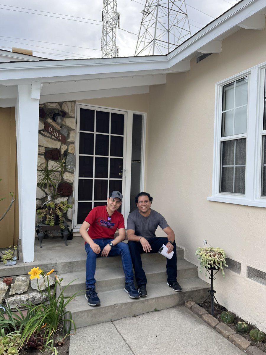 eddy_texmal's tweet photo. Back to the future movie is 40 years old. During my time in LA I was at Marty McFly’s house filming a scene for one of my new music videos. When I was there an old lady came from the house next door. I thought she was gonna tell us to stop filming but instead she was very nice… https://t.co/NBcNQx7euY