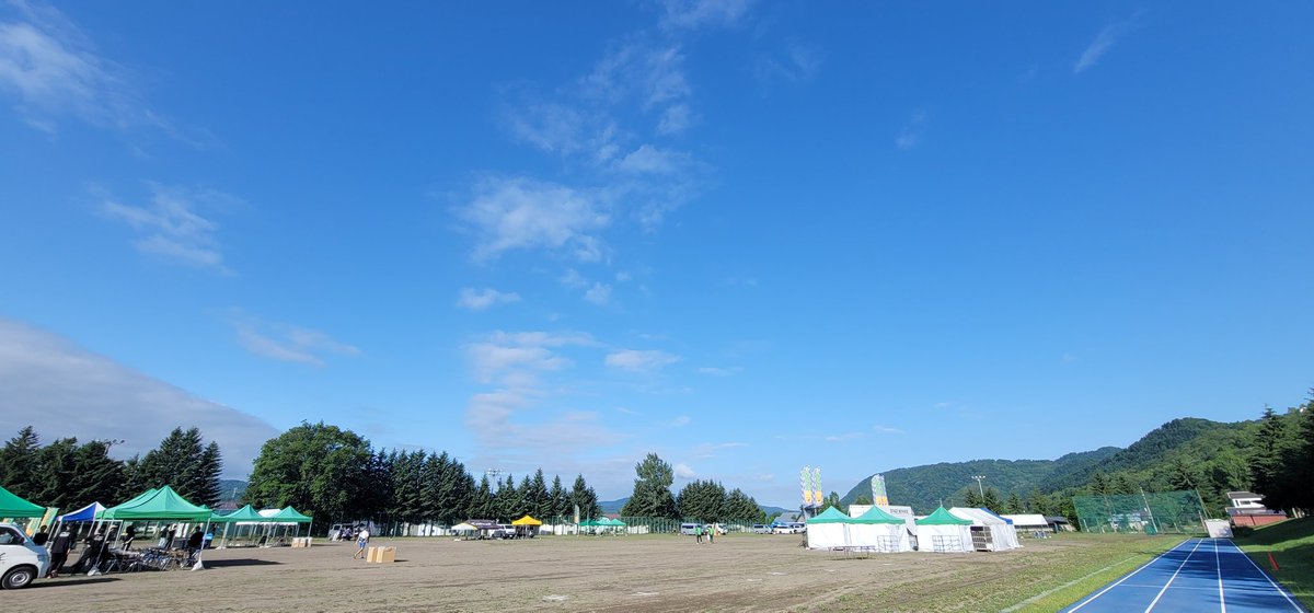 ２りんかん祭り【北海道】
おはようございます‼️２りんかん祭り会場はご覧の通り晴れ☀️皆様のご来場お待ちしております！イベントスタートは１０時からです👍
2rinkan.jp/event/2rinkan-…
 #２りんかん祭り #北海道
#上川町 #初開催
