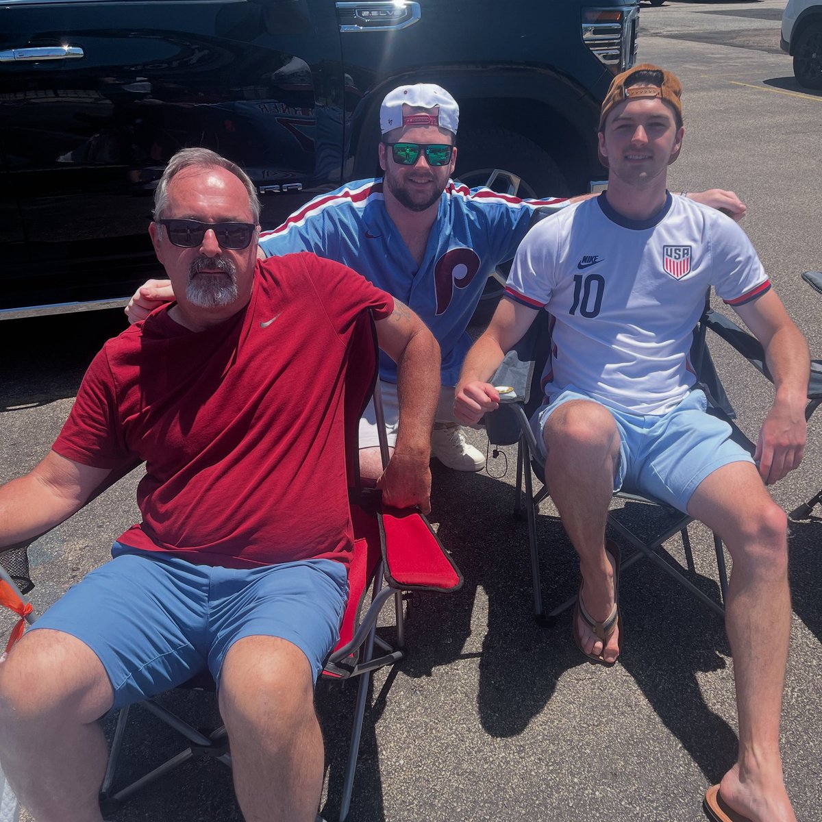 conor2doherty's tweet photo. No better way to spend the 4th than at the Bank w these guys!
Happy 4th! #backtobackworldwarchamps https://t.co/9RYazYi02B
