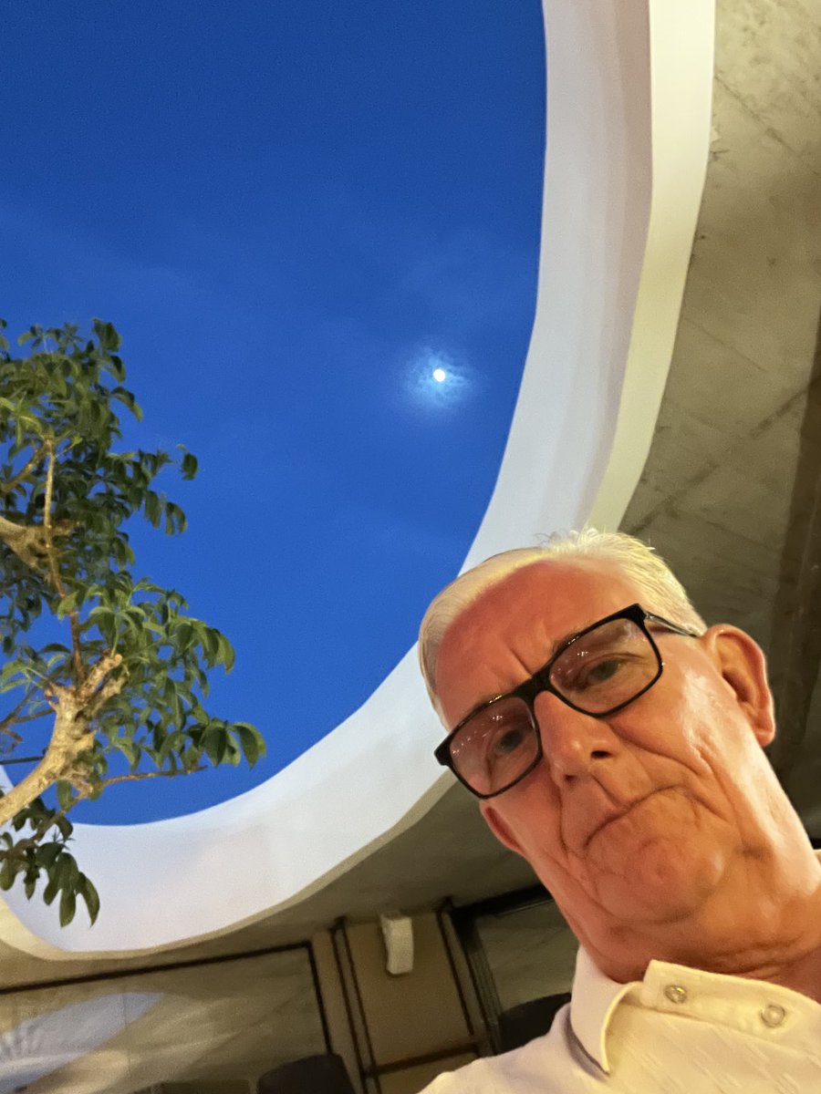 Fantastic evening out with ⁦<a href="/Ann_Muir70/">Ann Muir</a>⁩ in #Tenerife Restaurant with no roof Great food n drinks