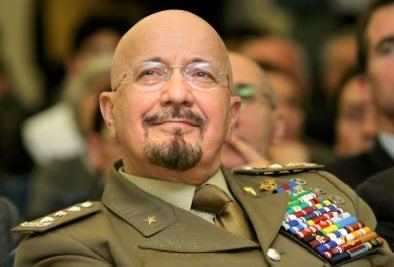 GuidoCrosetto's tweet image. Con profondo dolore ho appreso della scomparsa del Generale Mauro Del Vecchio, già Senatore della Repubblica.
Figura di altissimo valore umano, militare e istituzionale, ha dedicato l’intera esistenza al servizio della Nazione e delle sue Istituzioni.

Ufficiale esemplare e…