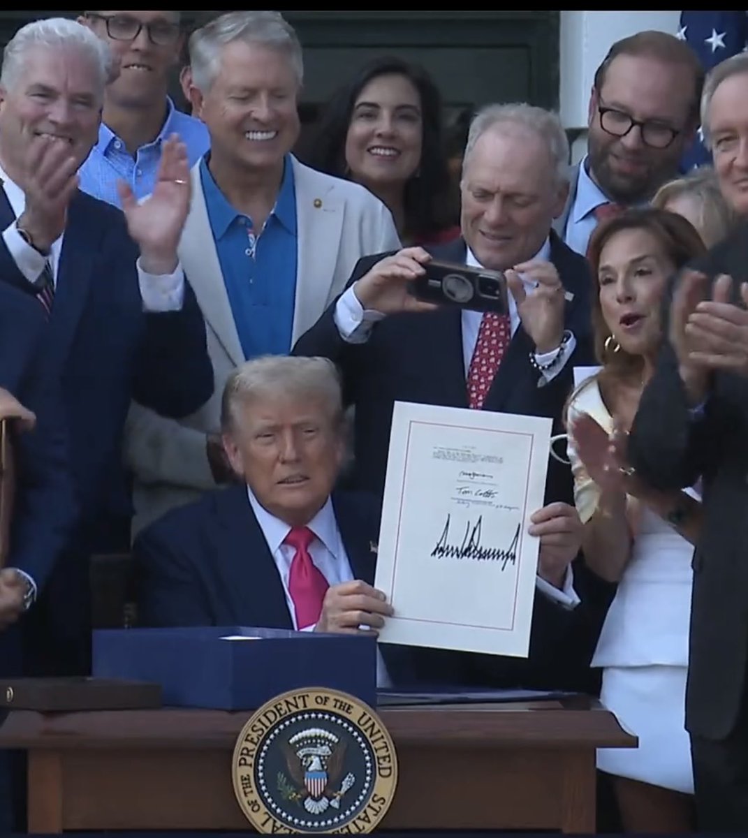 Jeannette Garcia (@jnet_margarita) on Twitter photo ✅ DONE🖊️ ✅
ITS OFFICIAL!
Planned parenthood is defunded!
Thank you <a href="/POTUS/">President Donald J. Trump</a> ✅ DONE🖊️ ✅
ITS OFFICIAL!
Planned parenthood is defunded!
Thank you <a href="/POTUS/">President Donald J. Trump</a>