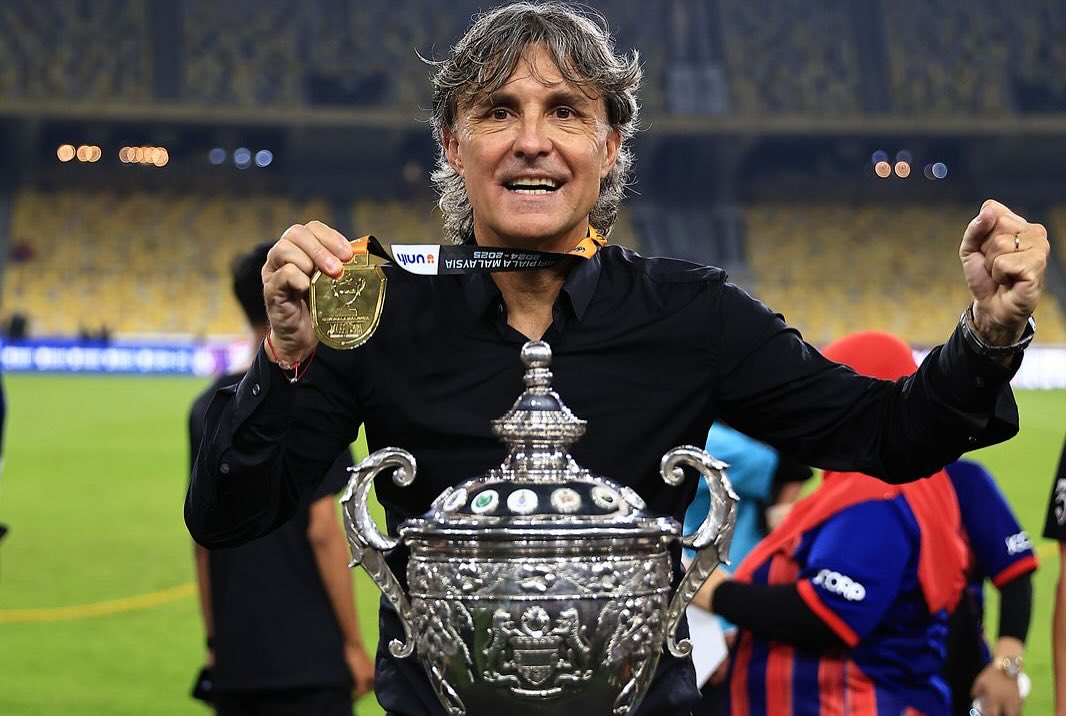 Juan Pablo Freytes, who was let go by Newell's but is now a major player for FIFA Club World Cup semi-finalists Fluminense, was given his debut at aged 19 by Héctor Bidoglio.

Bidoglio recently ended a 3-year spell in Malaysia with <a href="/OfficialJohor/">JOHORSouthernTigers</a> where he won 7 TROPHIES