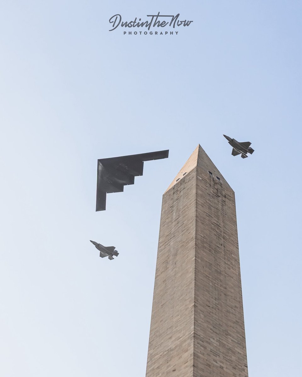 dustinthenow's tweet image. What an amazing display of firepower. The @usairforce B2 Spirit bomber accompanied by 2 F-35 JS Fighter aircraft fly over the nation’s capital today in celebration of America. #WashingtonDC #4thofJuly