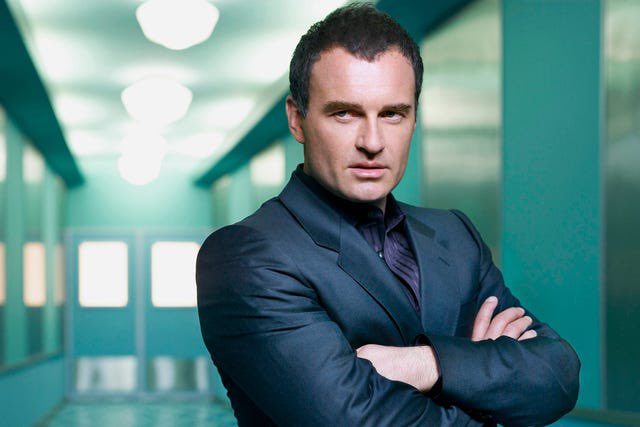 BlockTopickz's tweet photo. Julian McMahon, known for his starring roles in Nip/Tuck, Charmed, FBI: Most Wanted and the 2000s Fantastic Four movies, has sadly passed away after a private battle with cancer. 

He was 56. Rest in Peace https://t.co/1YAntqOKfZ