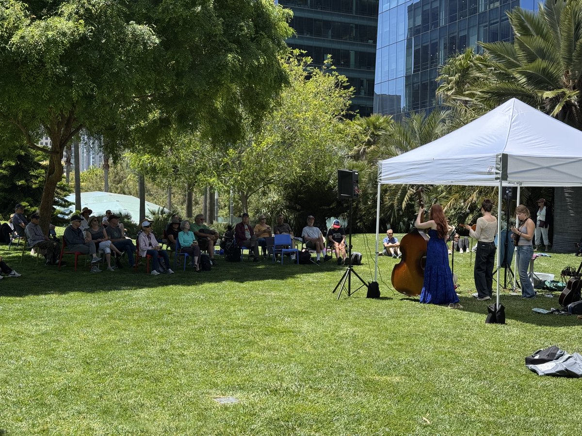 TransitCenterSF's tweet image. Celebrate the holiday weekend at TJPA&apos;s Salesforce Park! Tomorrow, 7/5, join us for Metcon with @FITNESSSF at 10a  at our park&apos;s Main Plaza, and Bluegrass Breeze at 11:30a  at our park&apos;s Central Lawn 🌳

#salesforcepark
#salesforcetransitcenter
#meetusindowntownsf
#downtownsf