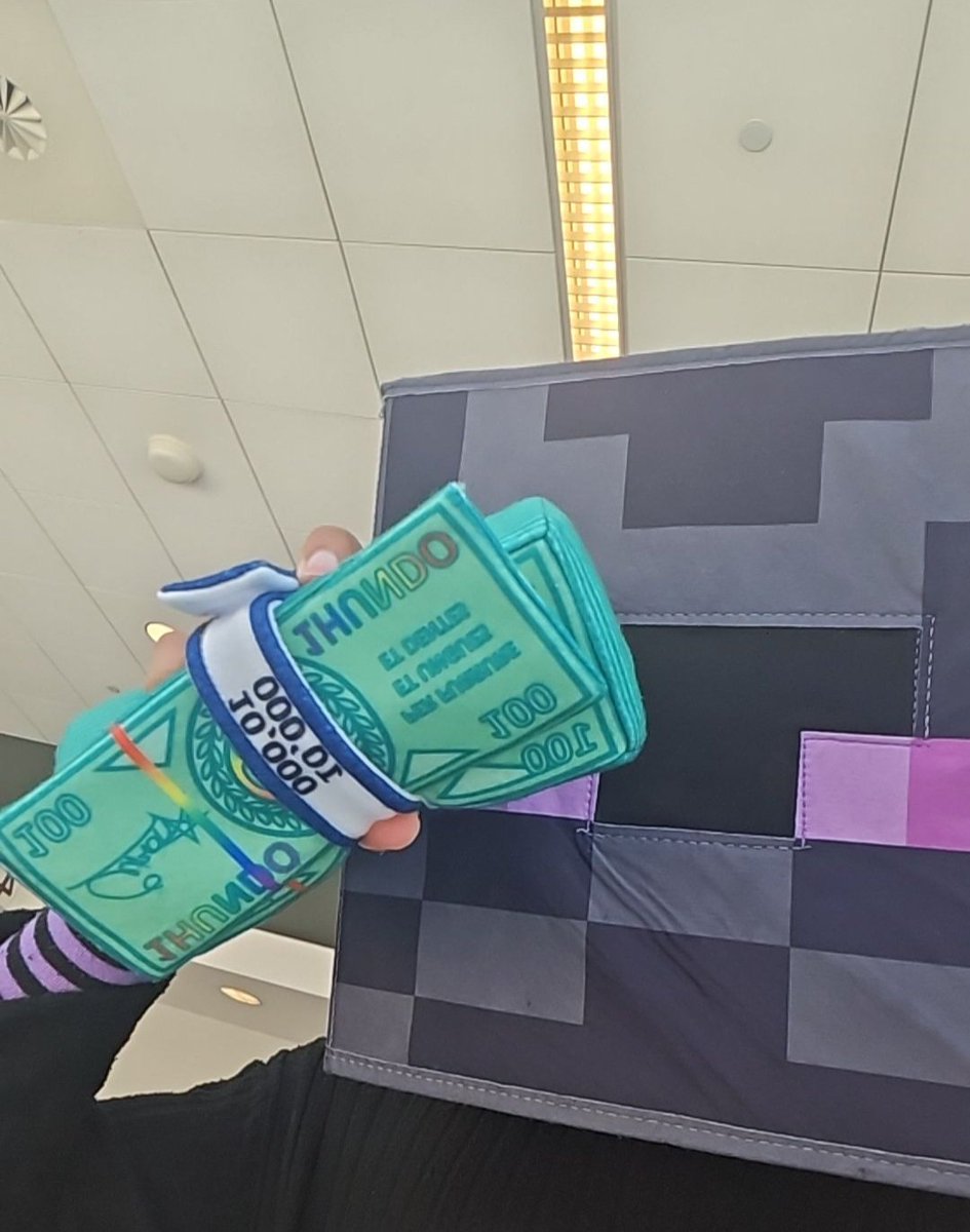 SpaceyVRC's tweet image. Get ya money up 💲🤑💲 

#anthrocon2025