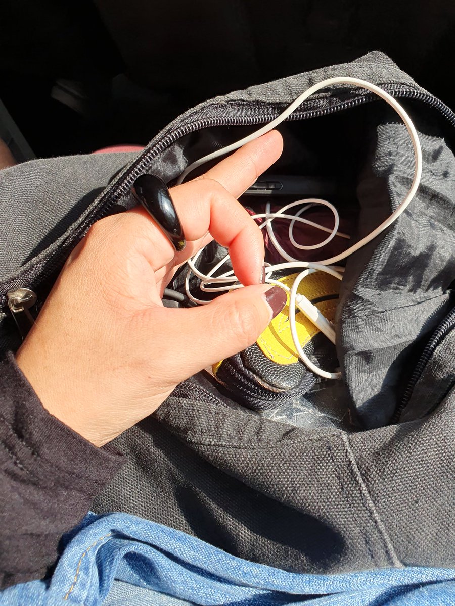 Feliz Vierneees! A las 5 empezamos con música que no es música en Ecos x <a href="/salvameradio/">Sálvame Radio</a> 🔫 Hoy mmmm que será que escuchamos hoy?? No lo séeeeee 
No lo sé!!! Ahhhhh nos escuchamos?? 🐄