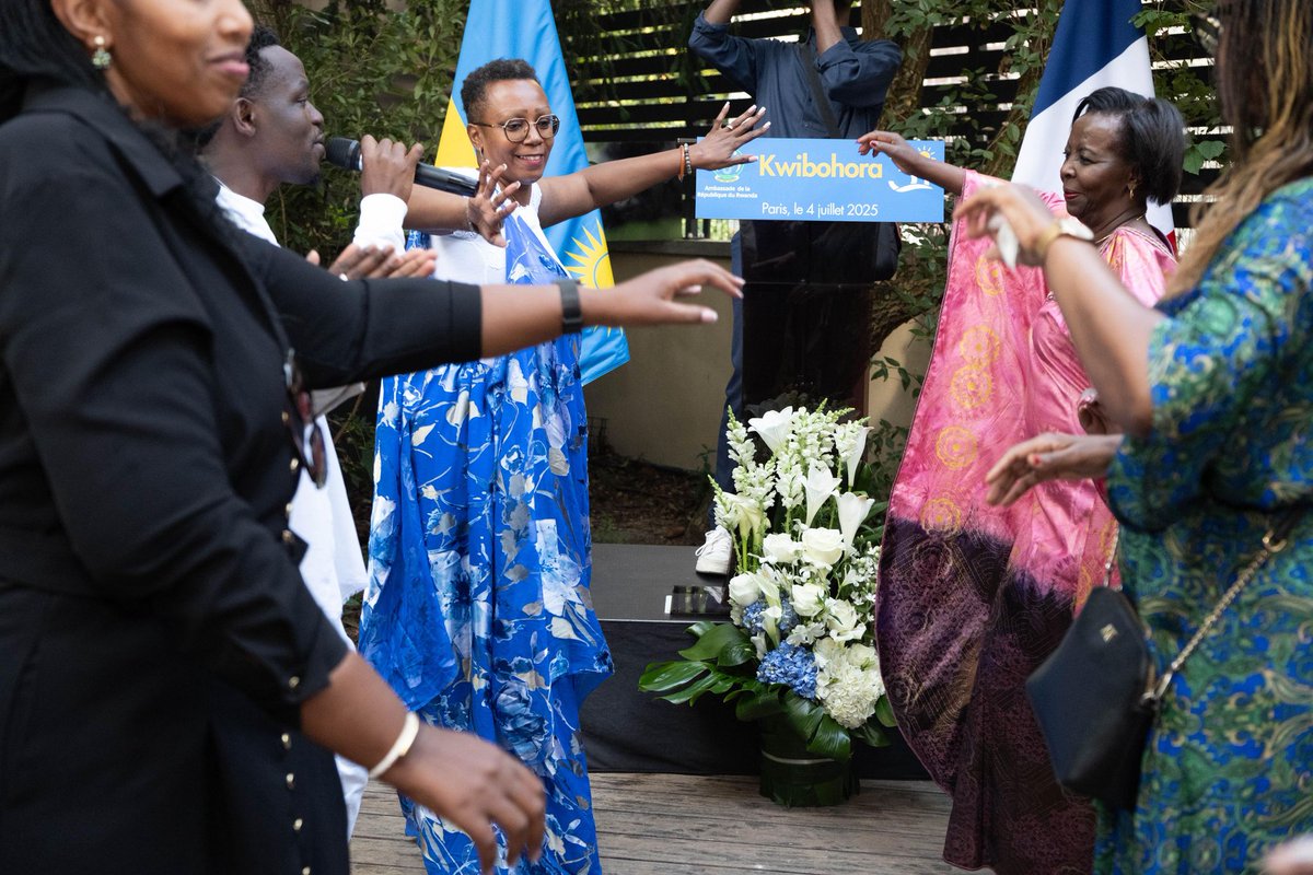 Louise Mushikiwabo (@lmushikiwabo) on Twitter photo Abachou ariko muraho!!Abachou b'ingabo zacu mwebwe murakagira Imana y'i Rwanda nta kindi  nababwira! Nizeye ko mwagize umunsi wa  Libération #Kwibohora31  uri  exceptionnelle, ndawubifurije mbikuye ku mutima! Erega mba nanabikumburiye ga! Ariko i Paris hano twabarushije pe!  Rero Abachou ariko muraho!!Abachou b'ingabo zacu mwebwe murakagira Imana y'i Rwanda nta kindi  nababwira! Nizeye ko mwagize umunsi wa  Libération #Kwibohora31  uri  exceptionnelle, ndawubifurije mbikuye ku mutima! Erega mba nanabikumburiye ga! Ariko i Paris hano twabarushije pe!  Rero