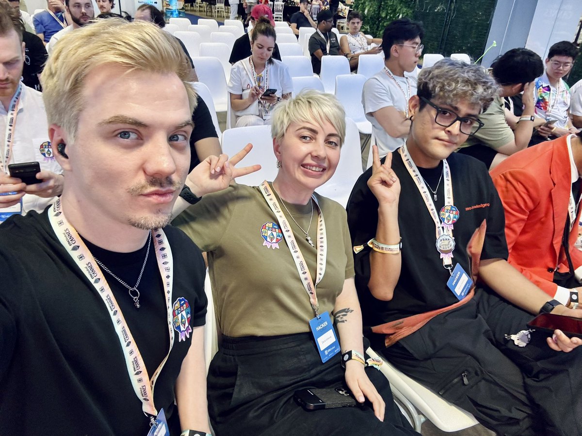 andriibondards's tweet image. The most stylish team of the @ETHGlobal hackathon 👨🏼💻
Yes, we hack in Cannes.
Yes, it’s midnight.
Yes, we already have an idea.
@DariaStrategy @jistro