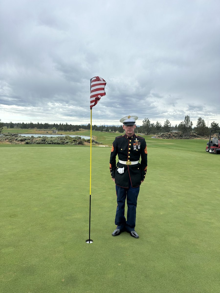 Cfigueroa1105's tweet photo. Rainy start to our great nations Independence Day. My mechanic served in the Marines and brought out his blues to mow green today 💪🏽 Have a safe day yall! #GodBlessAmerica https://t.co/qmDTTWHtzM