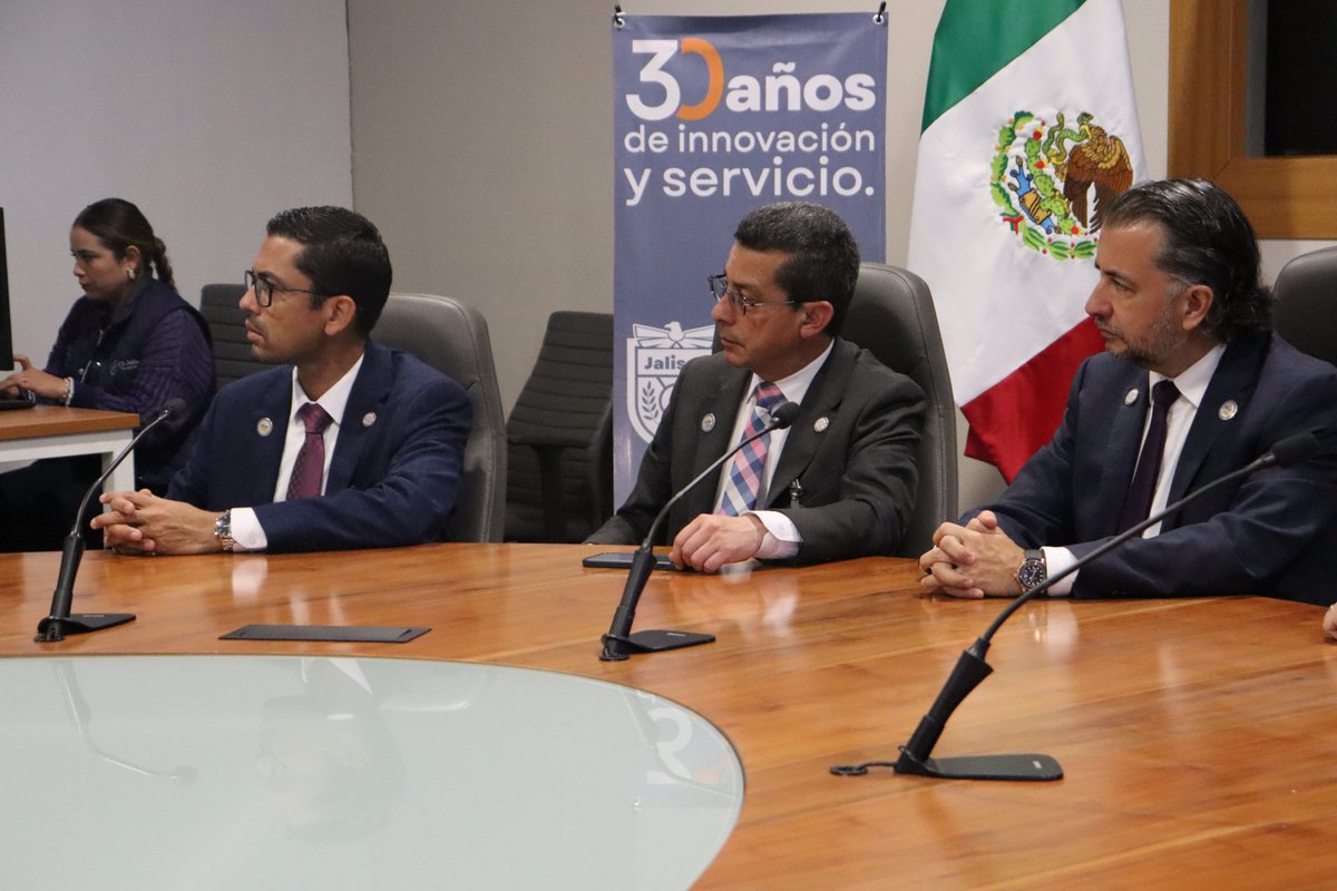 👥 Recibimos en el #C5EscudoJalisco a representantes de <a href="/COLADCA/">COLADCA Internacional</a>, con el acompañamiento de <a href="/PrivadaUnespa/">UNESPA-Seguridad Privada</a>. Compartimos el modelo de operación del centro, su infraestructura tecnológica y el sistema estatal de videovigilancia y atención a emergencias.