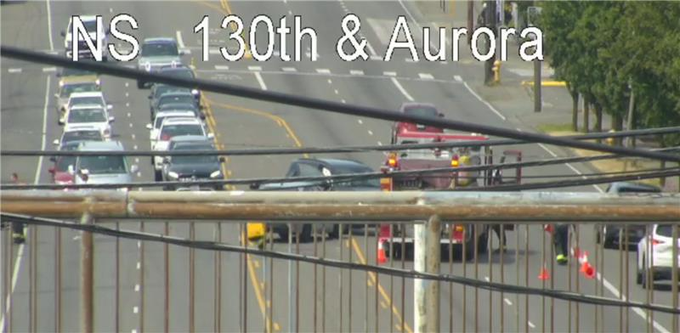 Va chạm trên Aurora ave n chặn 2 làn NB bên trái