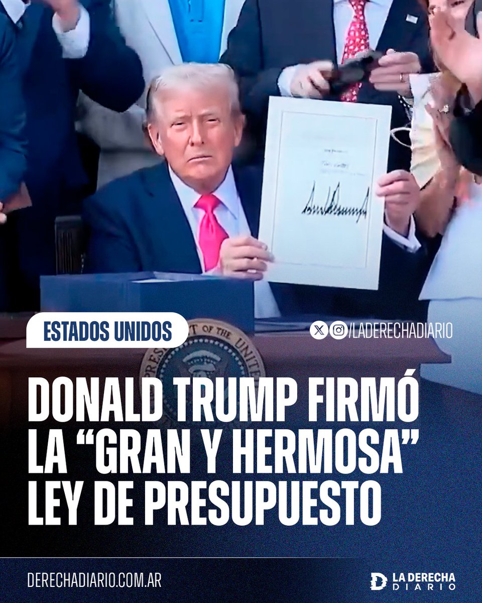 🚨🇺🇸 | #AHORA Trump firmó la "Gran y Hermosa" ley de presupuesto que hace la mayor baja de impuestos en la historia del país, recorta el gastos inútiles en $3,3 billones de dólares, permite deportar millones de inmigrantes ilegales, completa el muro fronterizo y mucho más.