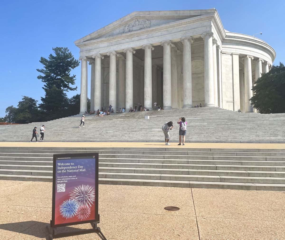 Everyone is having fun at Junior Ranger activity tents around the Washington Monument and in the Jefferson Memorial. Congratulations to all the new Junior Rangers! Happy Fourth of July!
#NationalMall #WashingtonDC 🇺🇸 🇺🇸 🇺🇸