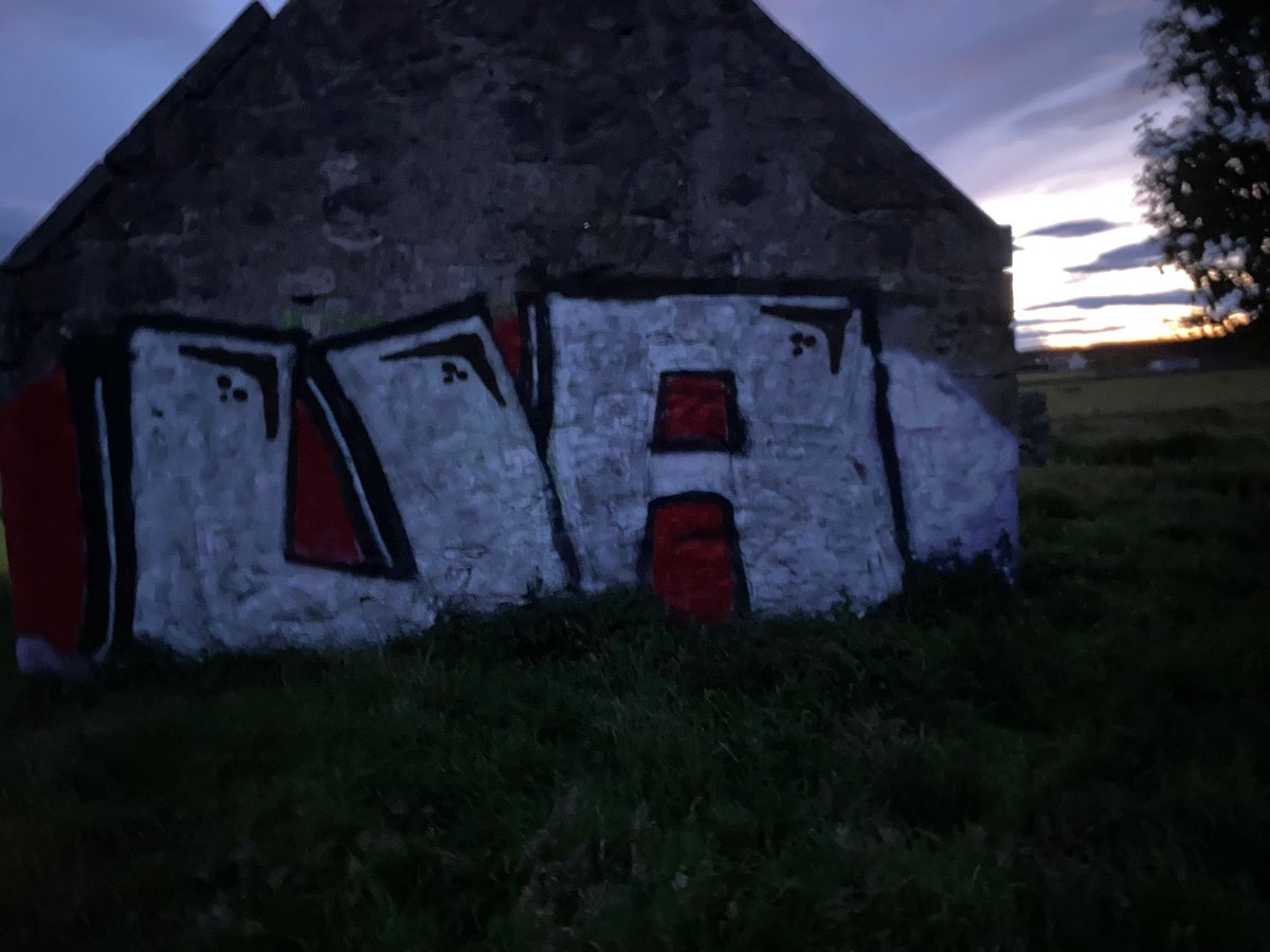 aberdeenultras's tweet photo. Aberdeen is Red and White https://t.co/QLo5riEn9D