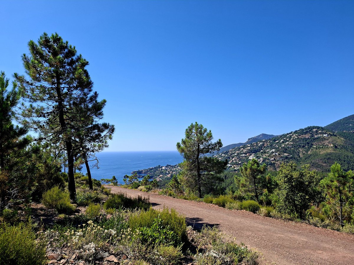 Langsam geht es nach 2 Wochen Côte d’Azur die nächsten Tage durch Frankreich Richtung Heimat. Und ab Dienstag dann hoffentlich wieder interessantes Wetter. Neue Hitze? Gewitter? 😎