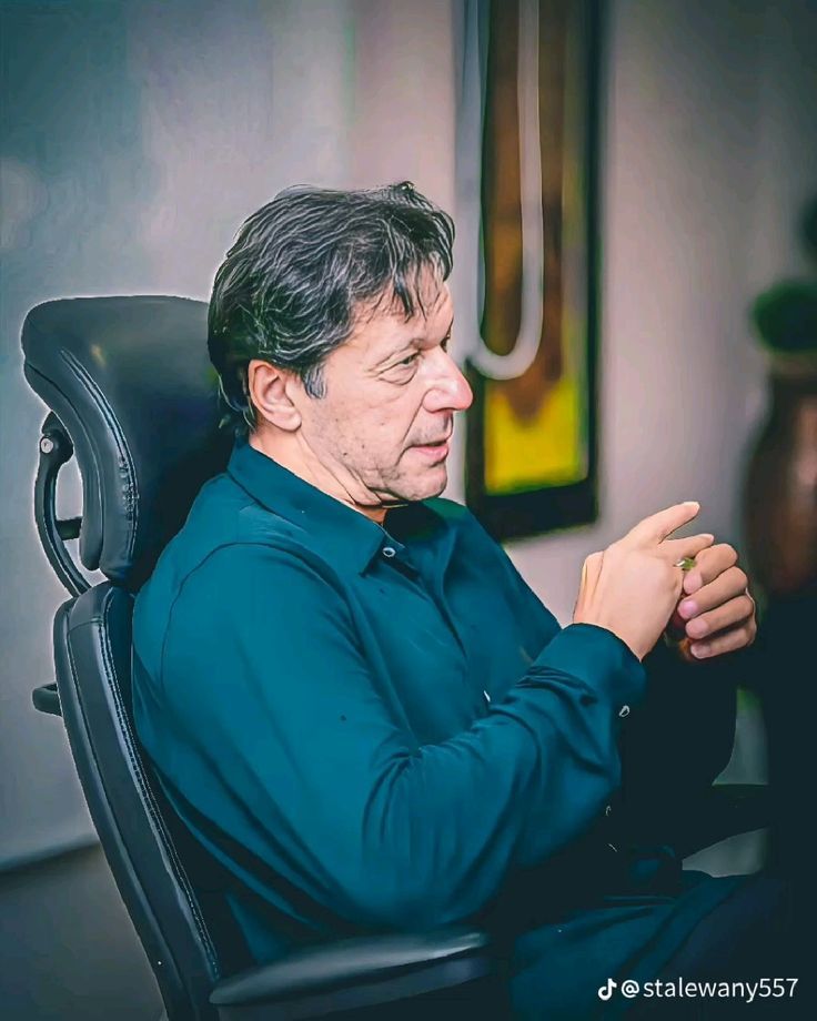 کون کہتا ہے وقت جلدی گزرتا ہے؟
تم اپنے پسندیدہ شخص کا انتظار کر کے تو دیکھو

۷۰۰ دن🥺

⁧#پبلک_انٹرسٹ_اڈیالہ_میں⁩ 
⁧#باہر_نکالو_خان_ہمارا⁩