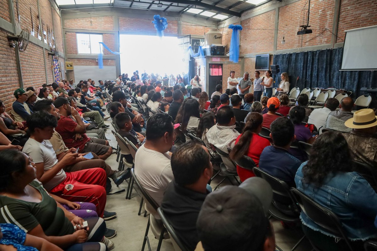 El pasado 24 de junio, en Cabildo, autorizamos la relotificación de la colonia Halcones para que las familias puedan continuar con su proceso de regularización y estén cada vez más cerca de tener certeza jurídica sobre su patrimonio.

El presidente <a href="/FeliFerMacias/">Felipe Fernando Macías</a> reafirma su