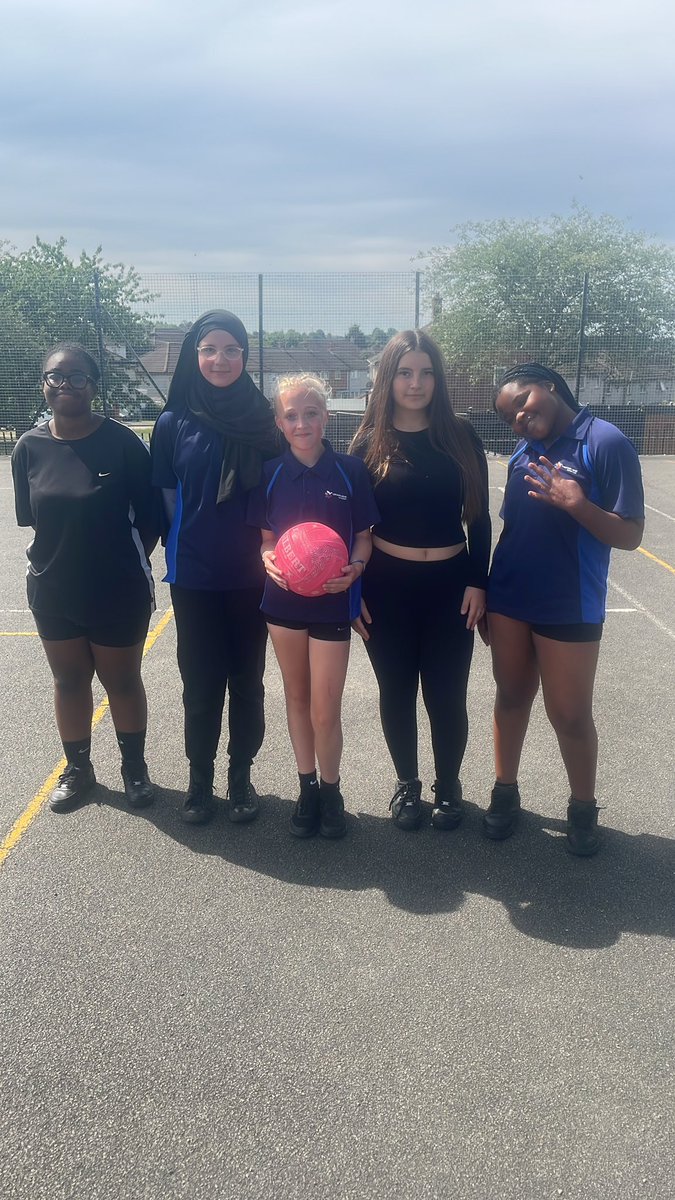A fantastic OMA 2025 Sports Day ☀️⚽️🏀🏐🏃🏽‍♀️🏃🏻‍♂️ All the students that took part competed superbly and were a real joy to watch 👏🏻👏🏻👏🏻 Well done to all of those who took part and especially to the winning tutor groups 🏆🥇🥈🥉
