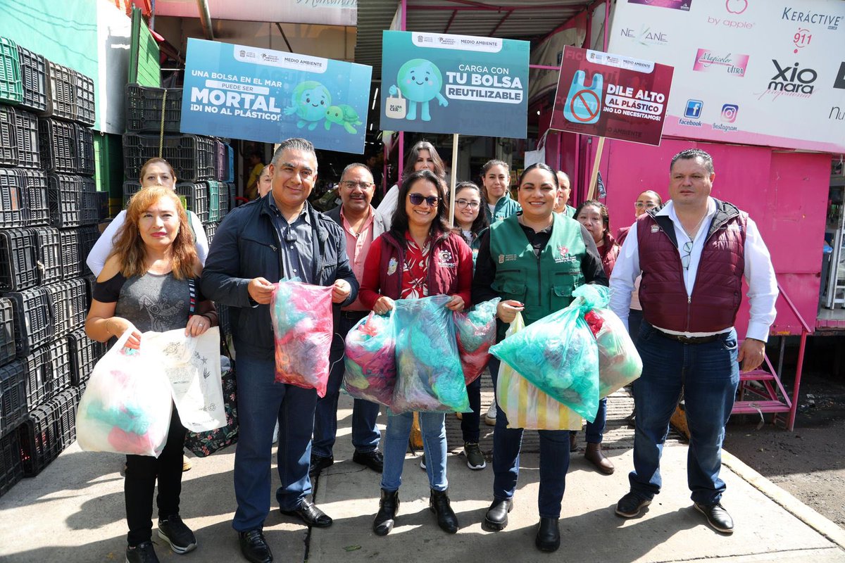 LaPatriaMx's tweet image. ¡Adiós al plástico! Intercambia GEM más de 3 mil bolsas de tela en la Central de Abasto de Ecatepec

🌎 lapatria.mx/adios-al-plast…

Una bolsa tarda hasta 500 años en degradarse. ¡Hoy damos un paso firme hacia un #EdoMéxSostenible!
#MedioAmbiente #SinPlásticos #Ecatepec #GobEdoMéx