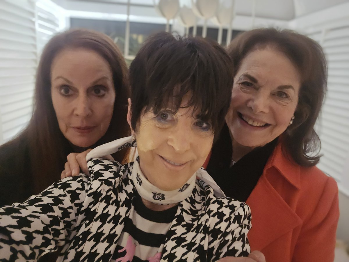 2 of my dear friends and favorite badasses <a href="/RisaMargo/">RisaMargo</a> and the fucking legend Sherry Lansing.💪💪❤️❤️❤️