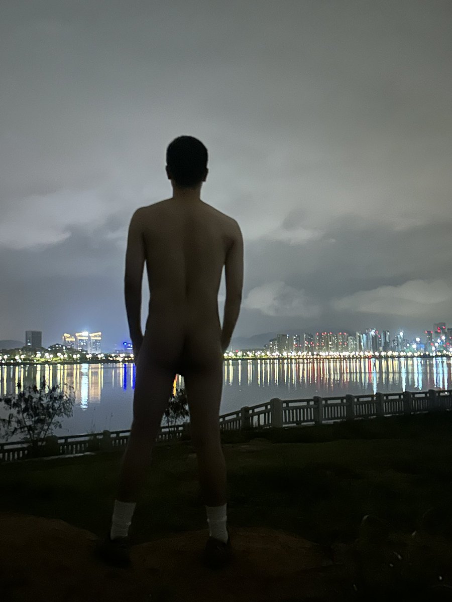 舔吸你的逼 tweet media
