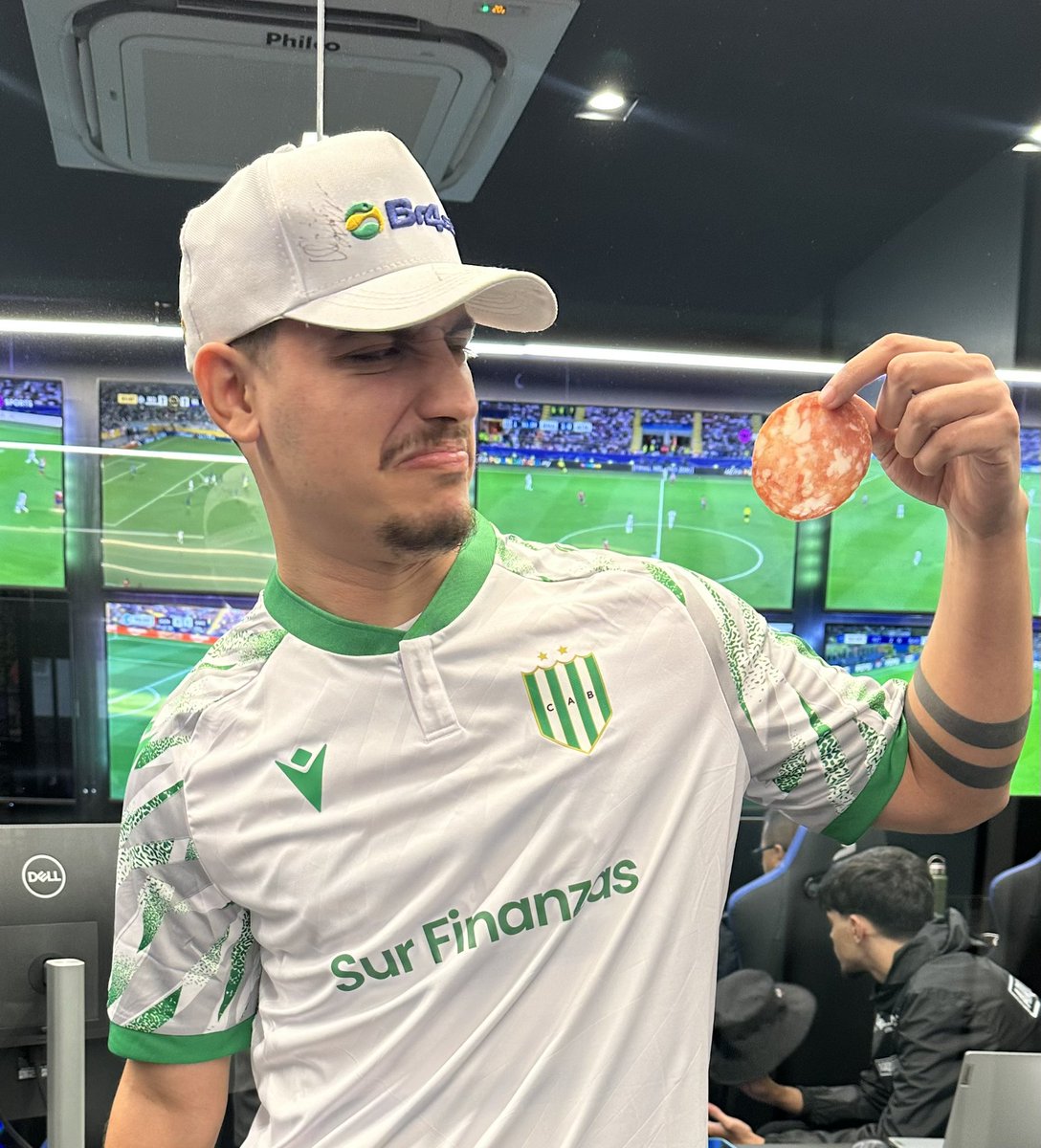 robson_smj's tweet image. Banfield &amp;gt; Feta de Salama