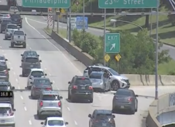 Traffic on the Twos (@kywradiotraffic) on Twitter photo Crash on the Vine eastbound right after the Schuylkill Expressway westbound #CenterCity
<a href="/KYWNewsradio/">KYW Newsradio - NOW ON 103.9 FM!</a>
<a href="/511PAPhilly/">511PA Philadelphia</a> Crash on the Vine eastbound right after the Schuylkill Expressway westbound #CenterCity
<a href="/KYWNewsradio/">KYW Newsradio - NOW ON 103.9 FM!</a>
<a href="/511PAPhilly/">511PA Philadelphia</a>