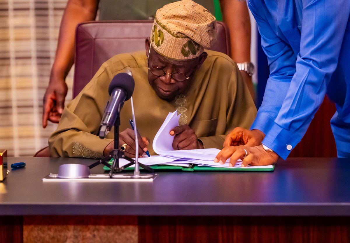 tudunwada__mi's tweet photo. International Transactions on Naira Cards were suspended due to the poor economic policies of the then administration.
The recent resumption of these services reflects the positive impact of this administration reforms.
Thank you Tinubu, your policies are beginning to pay off. https://t.co/Wskz289JIb