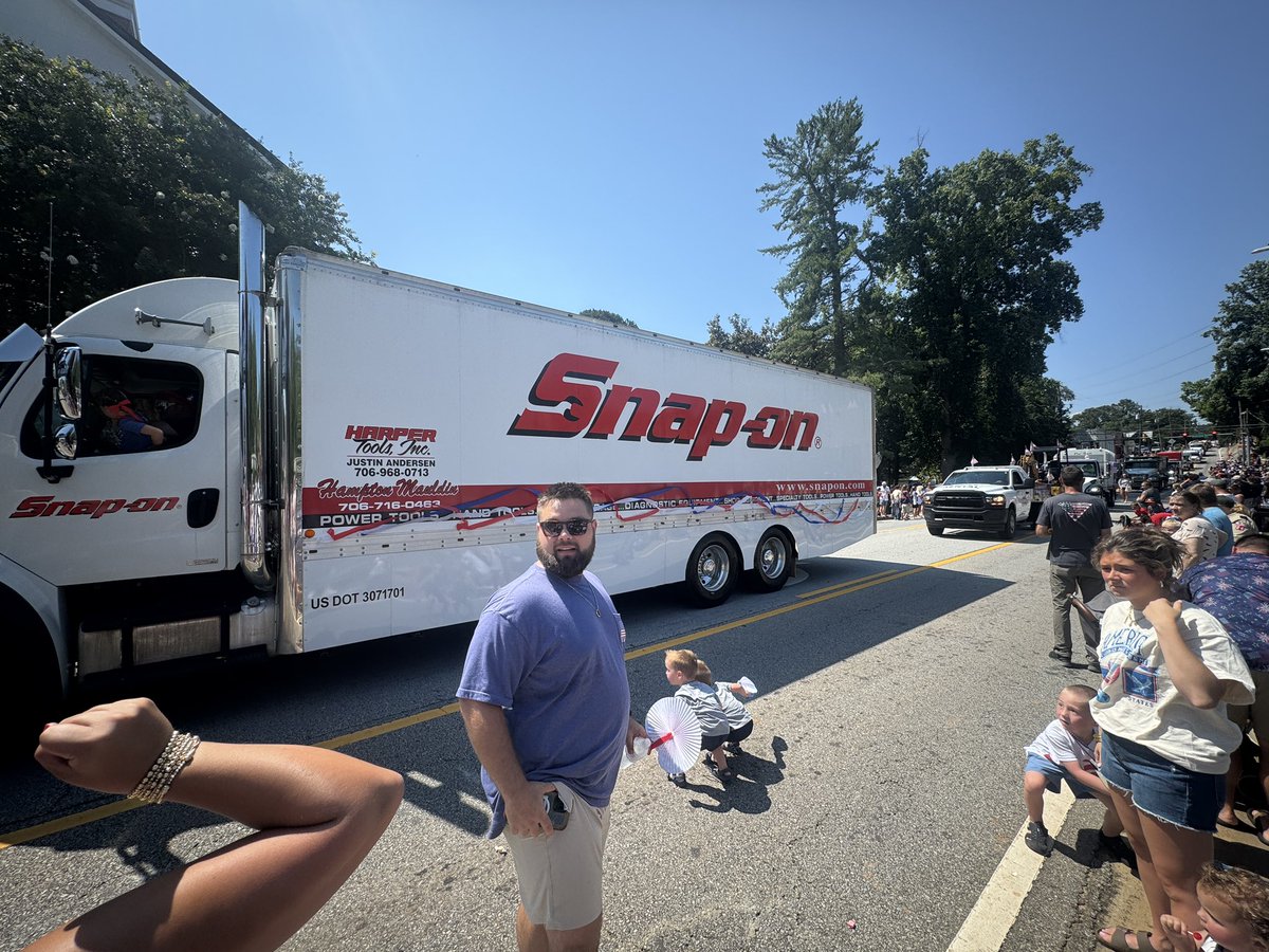 The Snap-on truck in the hometown 4th of July Parade is all you need to know about where I’m from. 🇺🇸