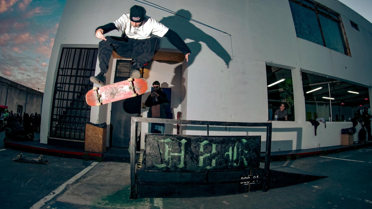 7capasMag's tweet photo. Mateo Timpanaro - Switch heelflip https://t.co/HMrrLUYXYw
