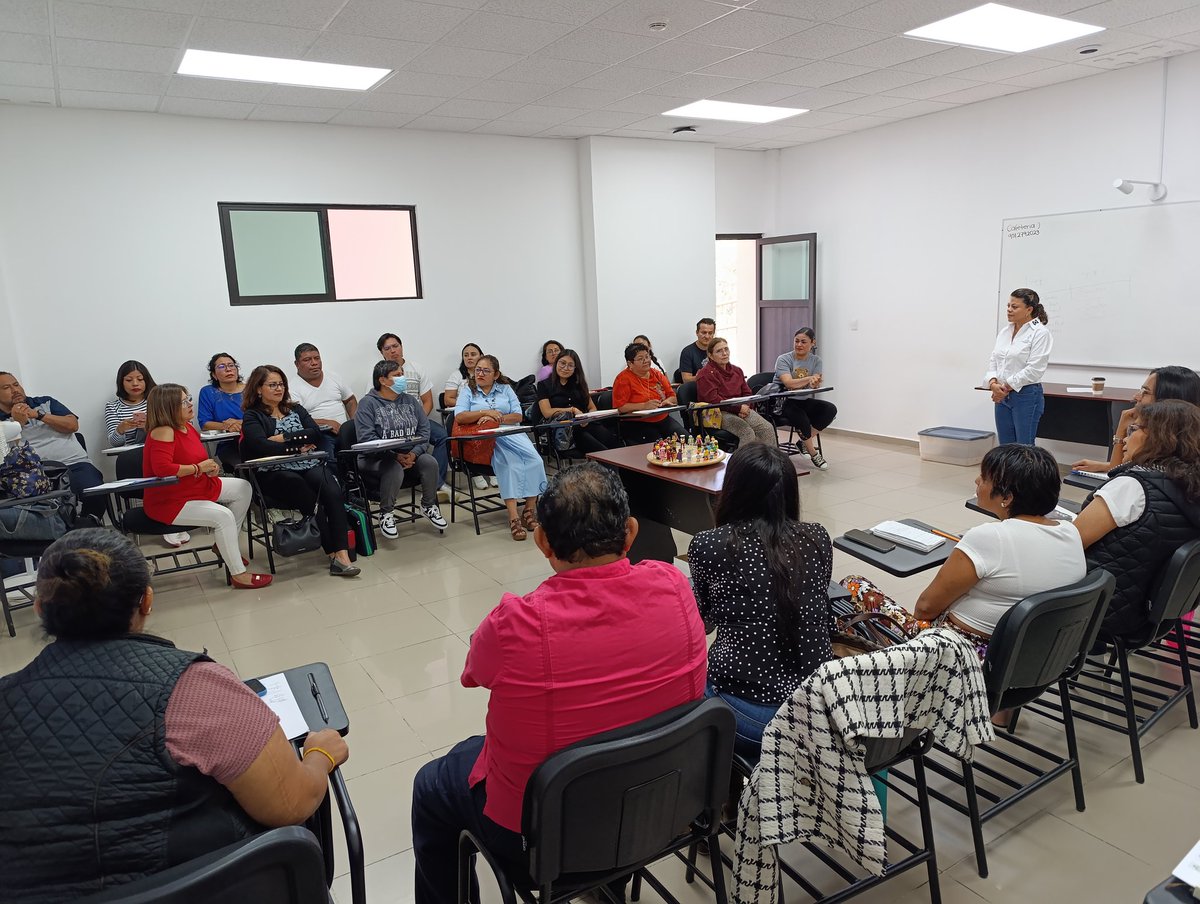 La Mtra. Claudia Lizeth Villavicencio concluyó exitosamente el Ciclo de Capacitación Especializada en Justicia Restaurativa en Materia Familiar, dirigido al personal del Centro de Justicia Alternativa.