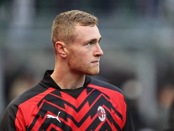 🚨| O Sassuolo está interessado em dois meias do Milan, sendo eles: 

🇫🇷 Yacine Adli
🇮🇹 Tommaso Pobega

Adli estava muito próximo do Spartak Moscou, porém desistiu da ideia de jogar na Rússia.😒🇷🇺

[<a href="/MatteMoretto/">Matteo Moretto</a> 🌕]