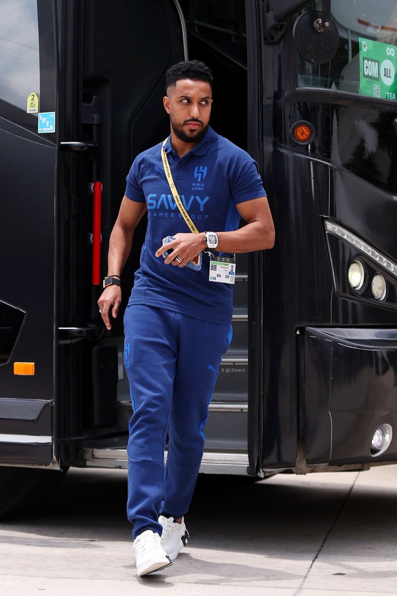 Almodrj_Alazraq's tweet photo. الأسطورة سالم الدوسري يصل رفقة بعثة #الهلال لدعمهم أمام فلومينيسي 💙💙💙💙💙

#الهلال_فلومينينسي  ا #كأس_العالم_للأندية_2025 https://t.co/Wbjw0xbBhM