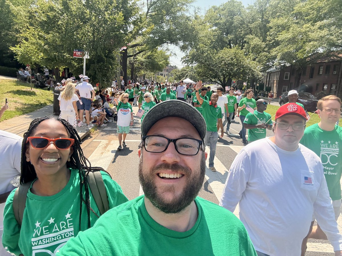 PeterSaccoDC's tweet image. Happy 4th of July! I spent the morning walking in the Palisades 4th of July Parade with @MayorBowser. 🇺🇸